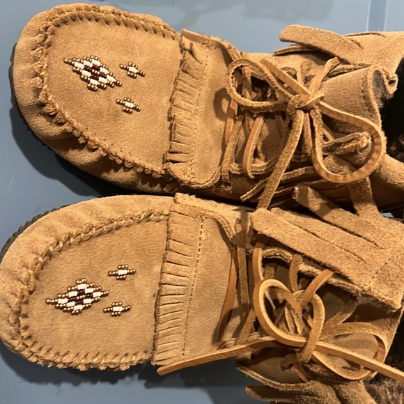 Women’s Manitobah Moccasins size 7 - Picture 7 of 7